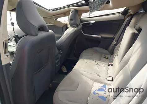 2010 Volvo Xc60 T6/T6 R-Design из США, поврежденный, VIN YV4992DZ2A2084651